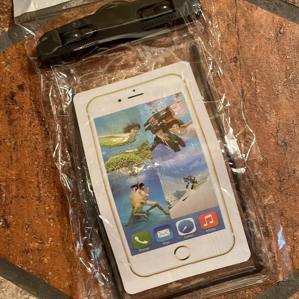 NWT waterproof phone protector travel case Waterproof phone storage bag